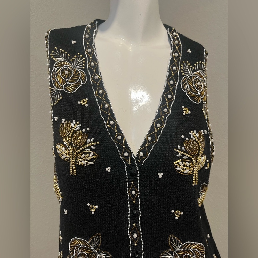 Vintage Women’s SML Sport LTD Black & Gold Embroidery Sweater Vest Size M - Picture 2 of 10